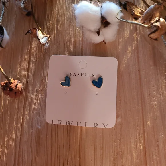 💙💙Super Adorable Blue Colored Heart  Stud Earrings💙💙 - Picture 11 of 15